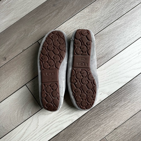 UGG Ansley Water Resistant Slipper (Women) | Size: 9 | Regular Condition - Picture 3 of 8